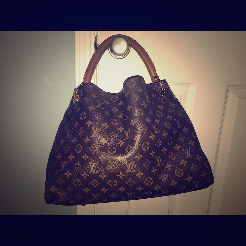 Louis Vuitton Artsy Bag